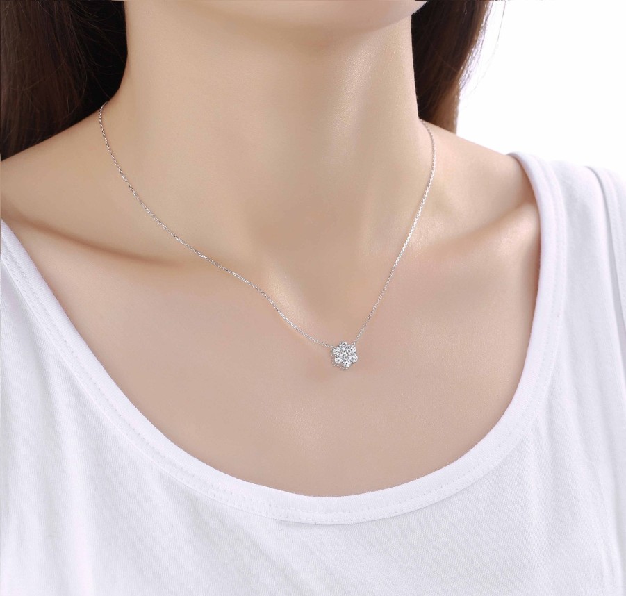 Necklaces Smiling Rocks | Essentials 0.75Ct Cluster Flower Necklace Nl-00086Wht